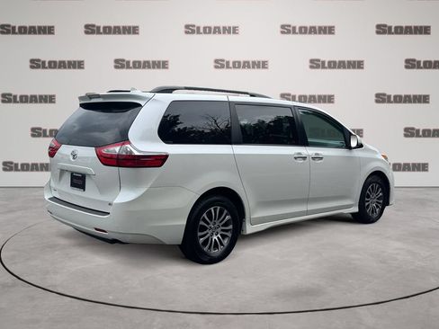 Used 2019 Toyota Sienna XLE FWD image 5