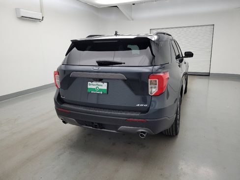 Used 2022 Ford Explorer XLT w/ Equipment Group 202A AWD/4WD image 7