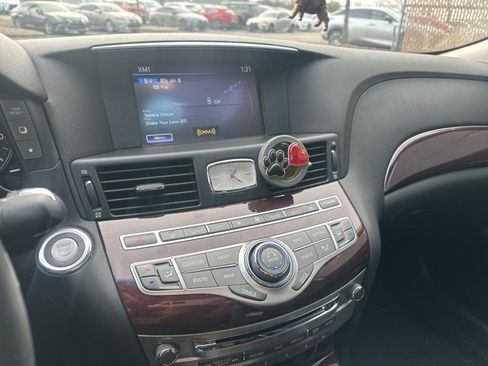 Used 2017 INFINITI Q70 3.7 image 14