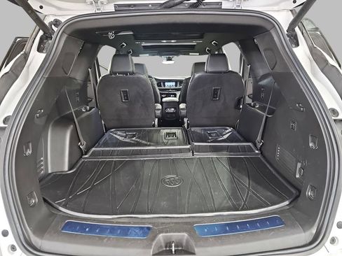 Certified 2022 Buick Enclave Avenir w/ Avenir Technology Package image 17