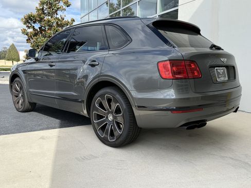 Used 2020 Bentley Bentayga image 3