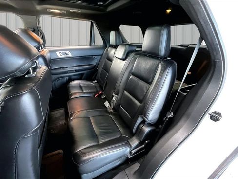 Used 2014 Ford Explorer XLT w/ Equipment Group 202A image 22