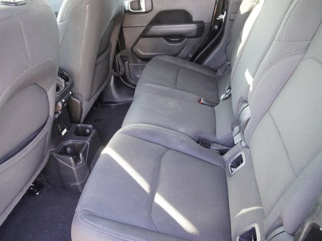 Used 2023 Jeep Gladiator Overland AWD/4WD image 12