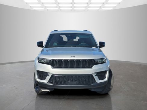 New 2025 Jeep Grand Cherokee Altitude image 2