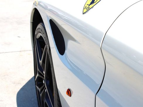 Used 2017 Ferrari California T image 22