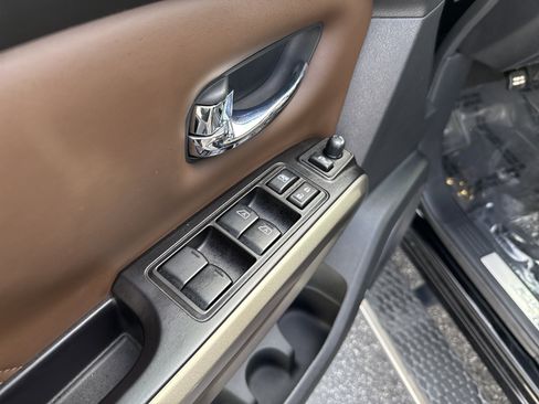 Used 2020 Nissan Titan Platinum Reserve w/ Moonroof Package image 15