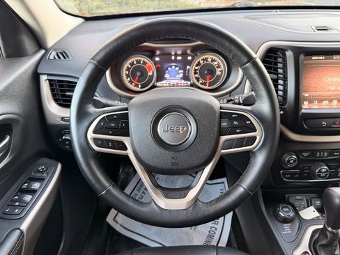 Used 2018 Jeep Cherokee Limited image 21