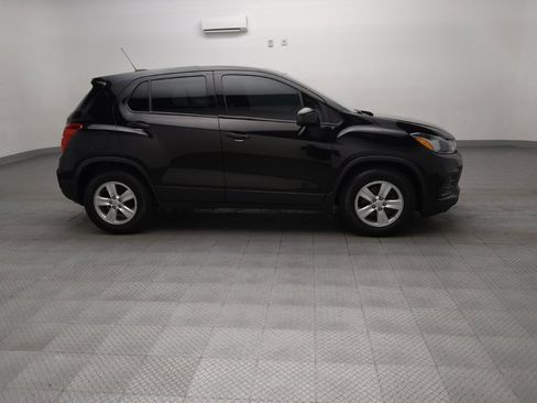 Used 2020 Chevrolet Trax LS FWD image 11