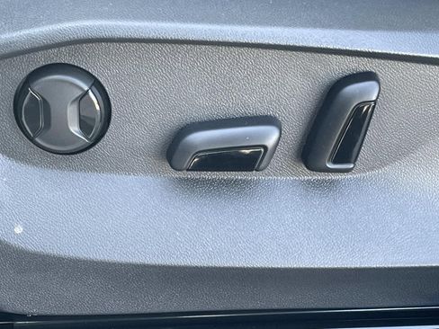 New 2026 Volkswagen Taos SEL AWD/4WD image 17