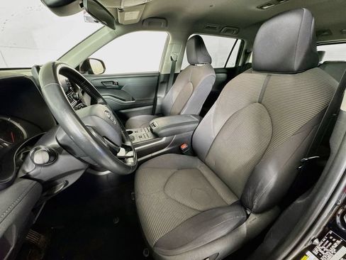 Used 2021 Toyota Highlander LE AWD/4WD image 19
