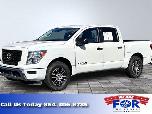 Used 2023 Nissan Titan SV image 1