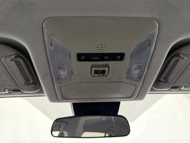 Used 2025 Toyota RAV4 XLE FWD image 38