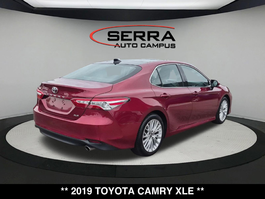Used 2019 Toyota Camry XLE w/ Navigation Package FWD image 13