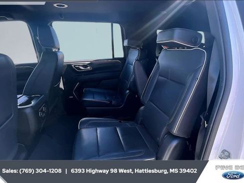 Used 2023 Chevrolet Suburban Premier image 19