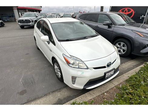 Used 2014 Toyota Prius Prime Plug-In Hybrid FWD image 2