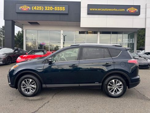 Used 2018 Toyota RAV4 XLE image 2