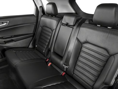 Used 2018 Ford Edge Titanium w/ Technology Package FWD image 18