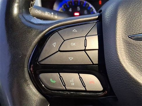 Used 2021 Chrysler Pacifica Touring-L w/ Uconnect Theater Family Group image 27