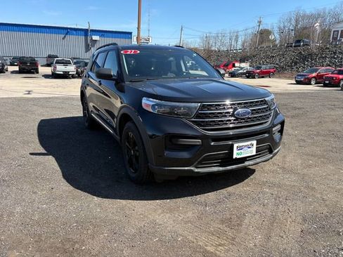 Used 2021 Ford Explorer XLT image 2