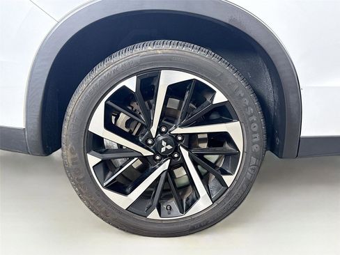Used 2023 Mitsubishi Outlander SE FWD image 32