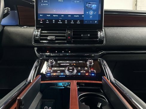 Used 2023 Lincoln Navigator L Reserve image 23