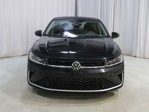 Used 2025 Volkswagen Jetta SE w/ Sunroof Package image 40
