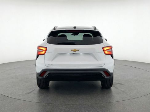 Used 2025 Chevrolet Trax LT FWD image 7