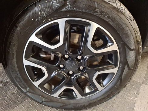 Used 2019 Jeep Compass Trailhawk image 3