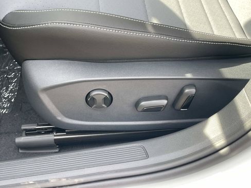 New 2026 Volkswagen Jetta SE FWD image 21