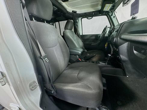 Used 2018 Jeep Wrangler Unlimited Sport w/ Quick Order Package 24W AWD/4WD image 31