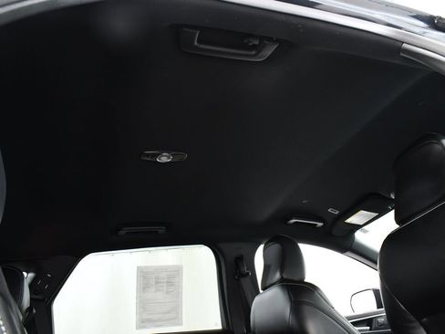 Used 2022 Ford Edge ST image 18