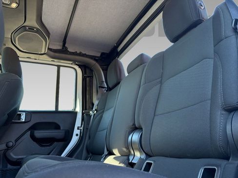 Used 2023 Jeep Gladiator Sport w/ Trailer Tow Package image 9