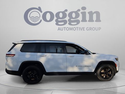 Used 2023 Jeep Grand Cherokee L Laredo RWD image 6