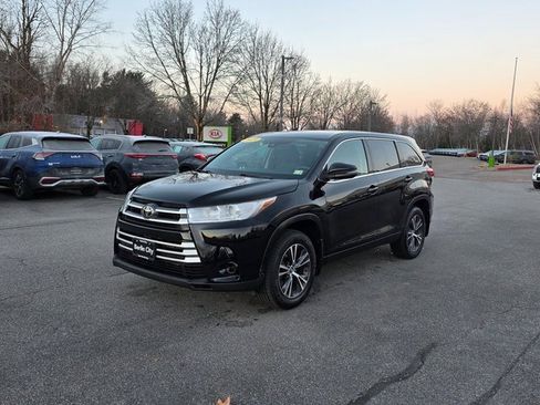Used 2019 Toyota Highlander LE image 4