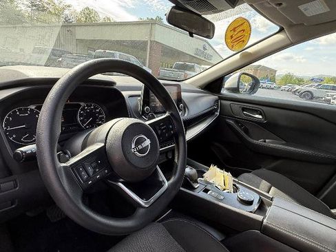 Used 2024 Nissan Rogue SV AWD/4WD image 4