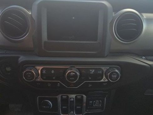 Used 2018 Jeep Wrangler Unlimited Sport S AWD/4WD image 10
