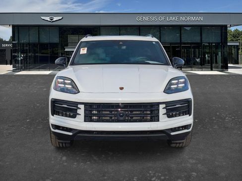 Used 2024 Porsche Cayenne image 2