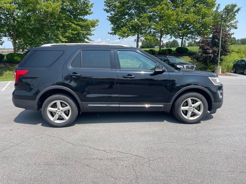 Used 2016 Ford Explorer XLT w/ Equipment Group 202A AWD/4WD image 4