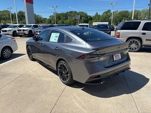 New 2026 Nissan Sentra SR w/ Floor Mat Package FWD image 4