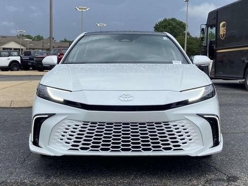 Used 2025 Toyota Camry XSE FWD image 6