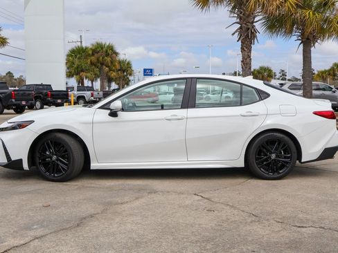 Used 2025 Toyota Camry SE FWD image 26