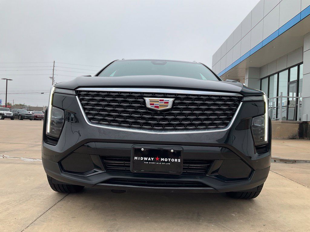 Used 2025 Cadillac XT4 Premium Luxury FWD image 35