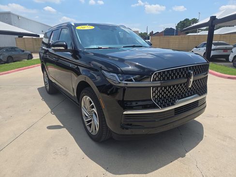 Used 2026 Lincoln Navigator Reserve AWD/4WD image 8