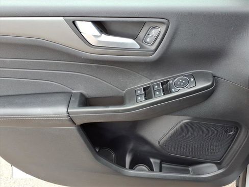 Used 2025 Ford Escape SE image 10