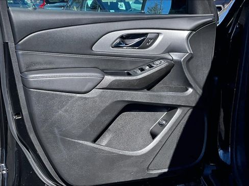 Used 2023 Chevrolet Traverse LT image 21