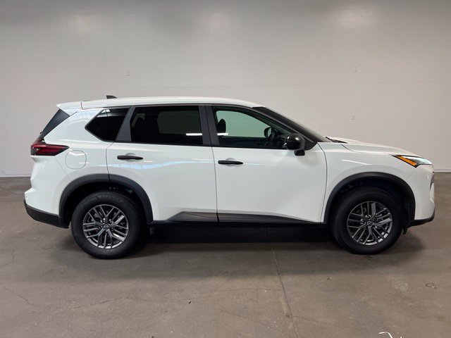 Used 2024 Nissan Rogue S FWD image 2