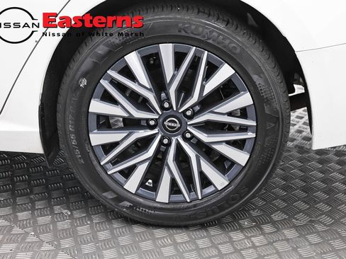 Used 2025 Nissan Altima 2.5 SV FWD image 32
