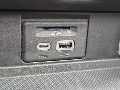 Used 2021 GMC Yukon SLT w/ SLT Luxury Package image 30