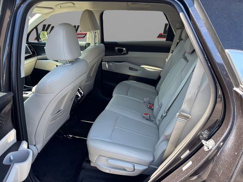 Certified 2025 Kia Sorento S image 10