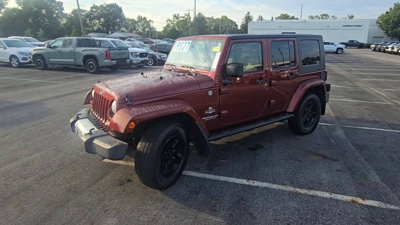 Used 2010 Jeep Wrangler Unlimited Sahara AWD/4WD image 4